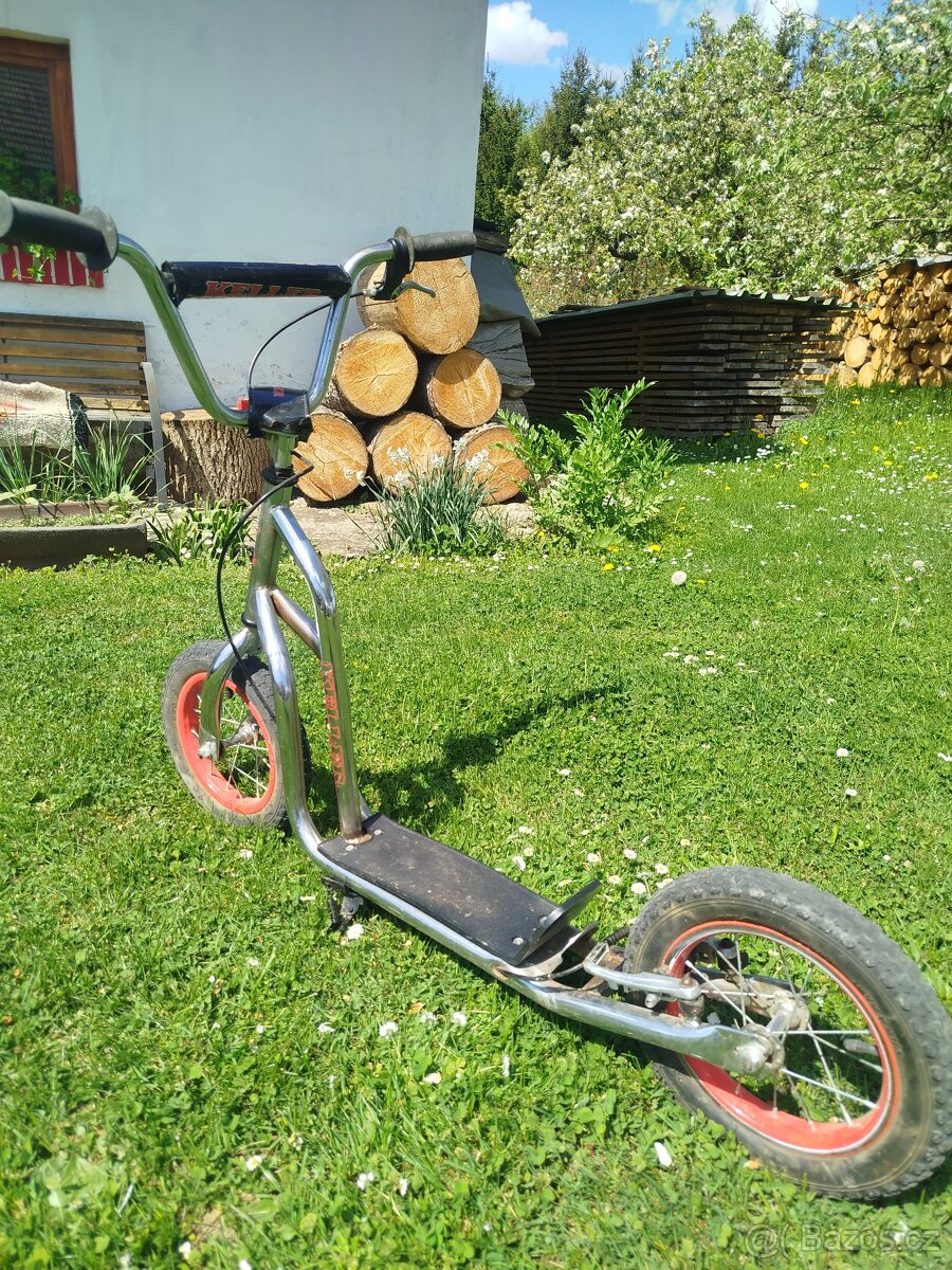 Koloběžka s nafukovacími koly 12".