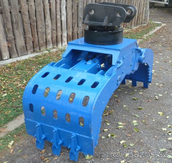 Demoliční drapák pro třídění materiálu a ukládání kamenů