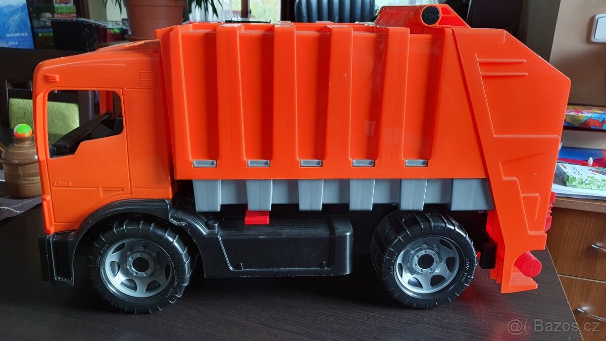 Velké popelářské auto zn. Lena