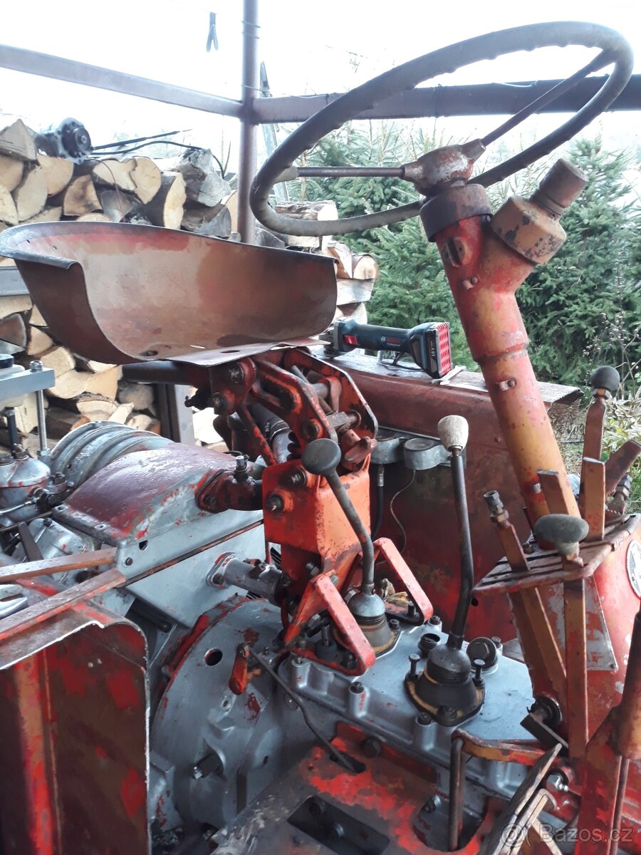 Predám sedačku traktora RS 09