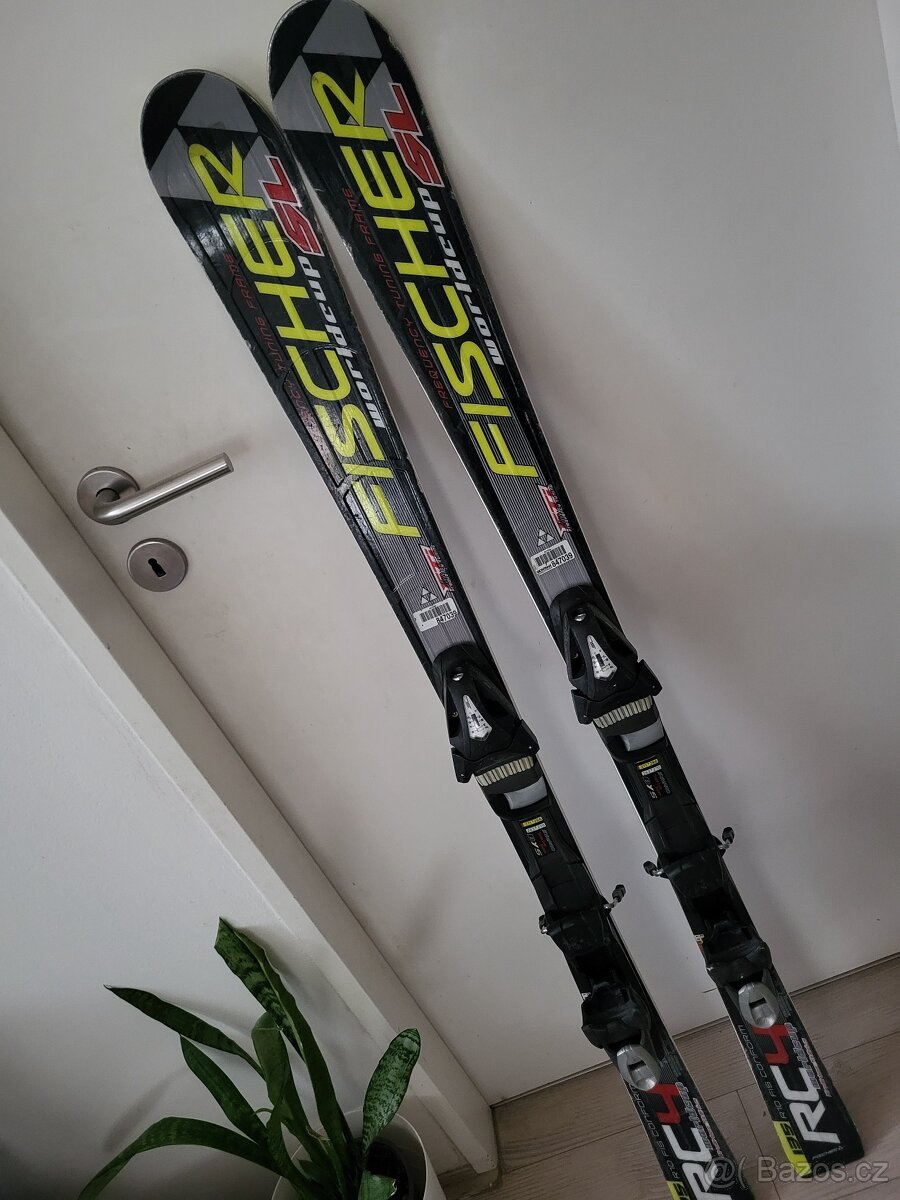Prodám sjezdové lyže Fischer