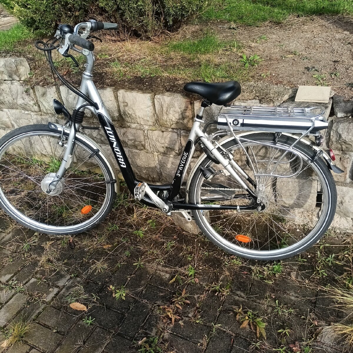 Dámské elektrokolo.