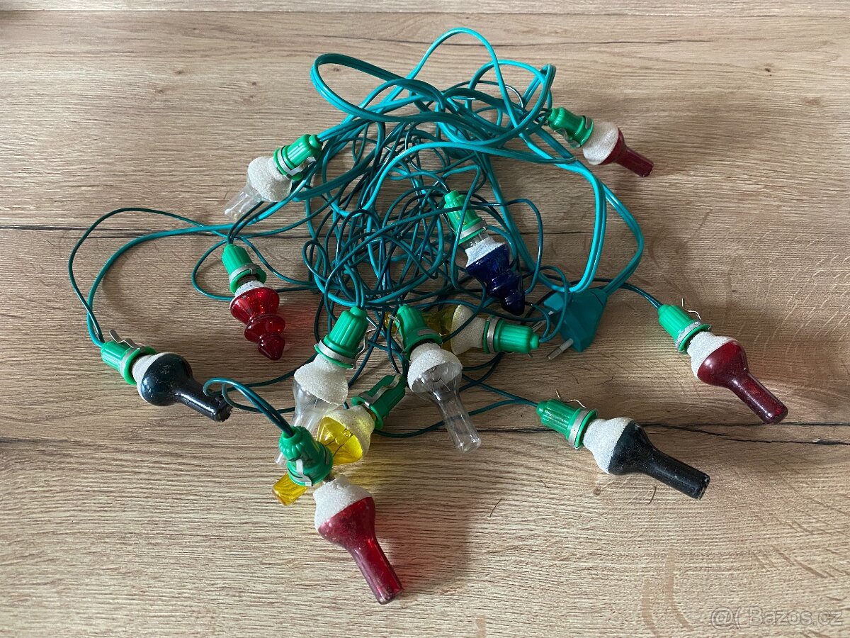 staré vánoční ozdoby světýlka osvětlení vánoční stromeček