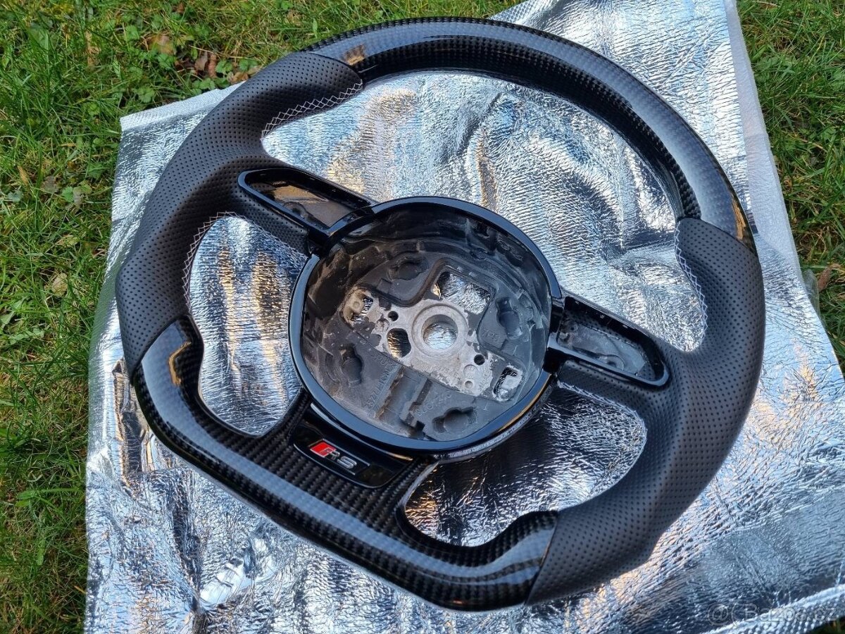 AUDI VOLANT KARBONOVY - zkoseny - karbon - perforovana kuže