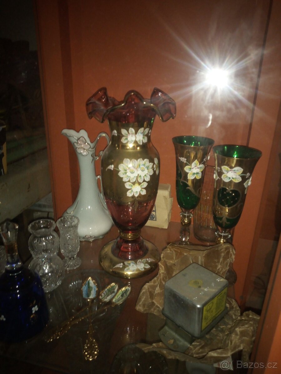 Sklo porcelán pozustalost