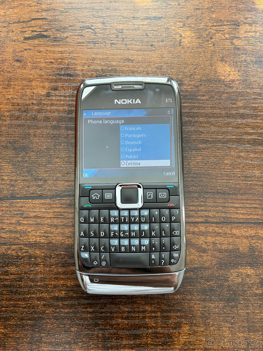 Nokia E71 - jednoduchý retro telefon
