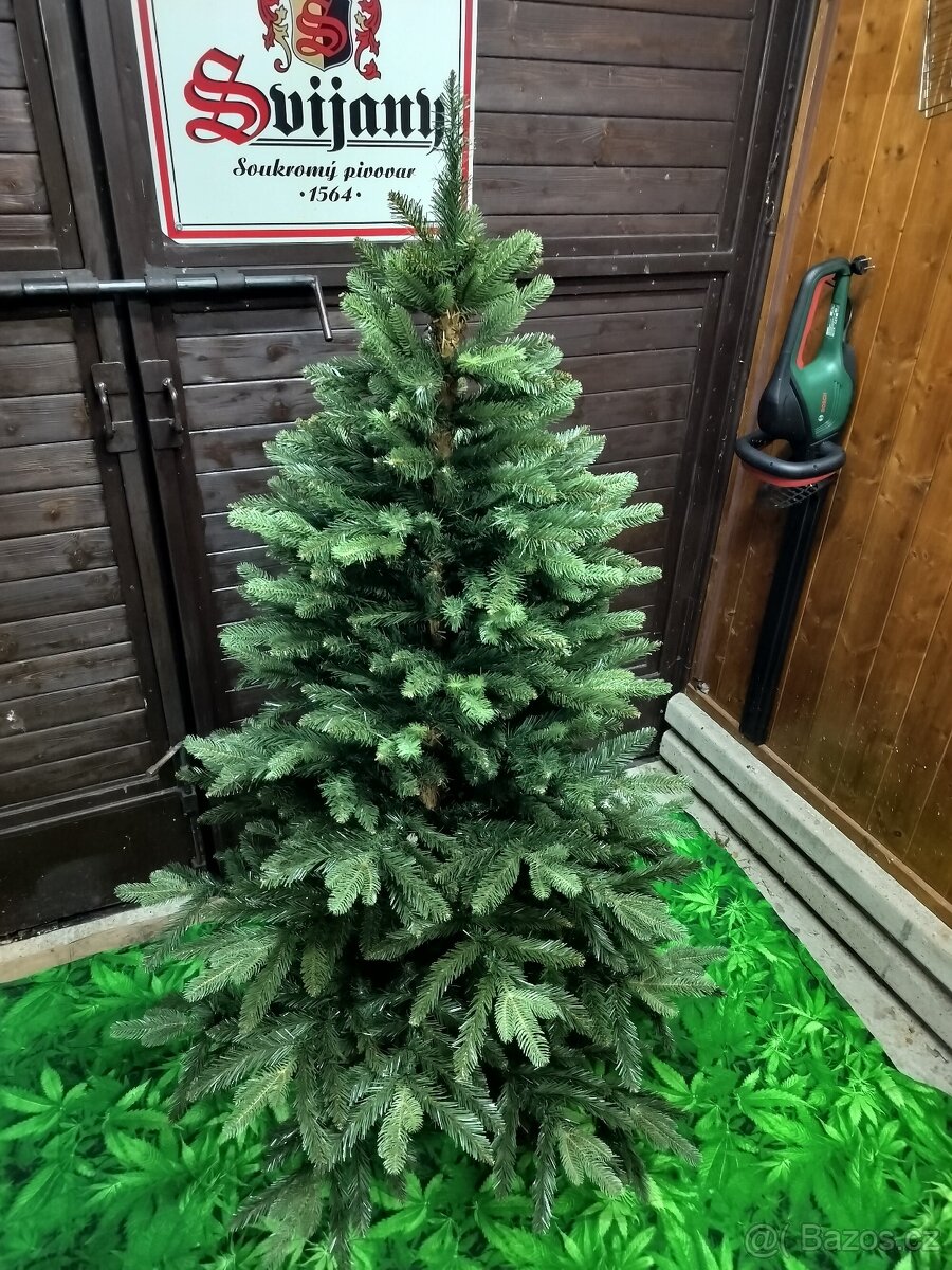 Nádherný vánoční strom 2,5D PURE LIVING, 180 cm