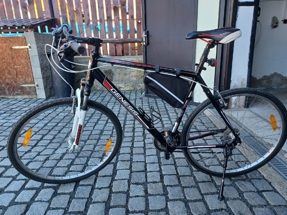 Silniční kolo GENESIS