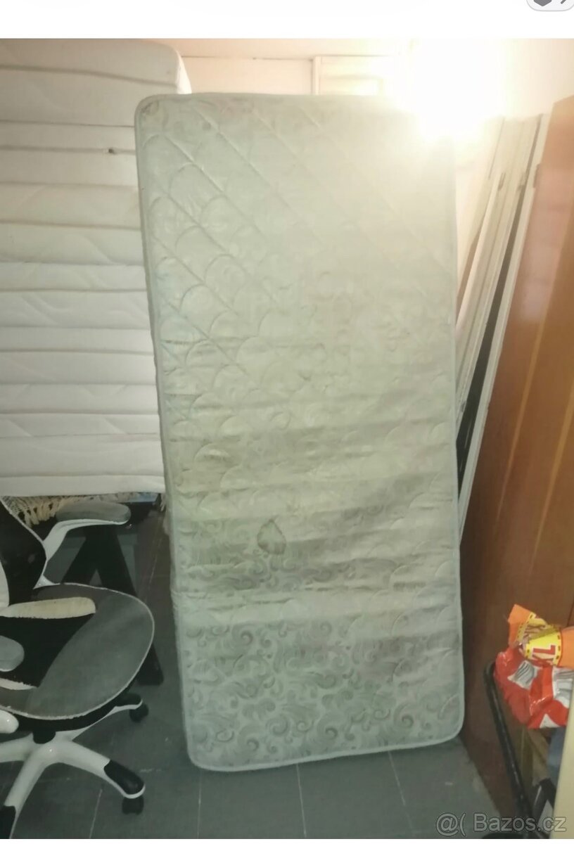 Pěkné matrace vysoké cca 20 cm