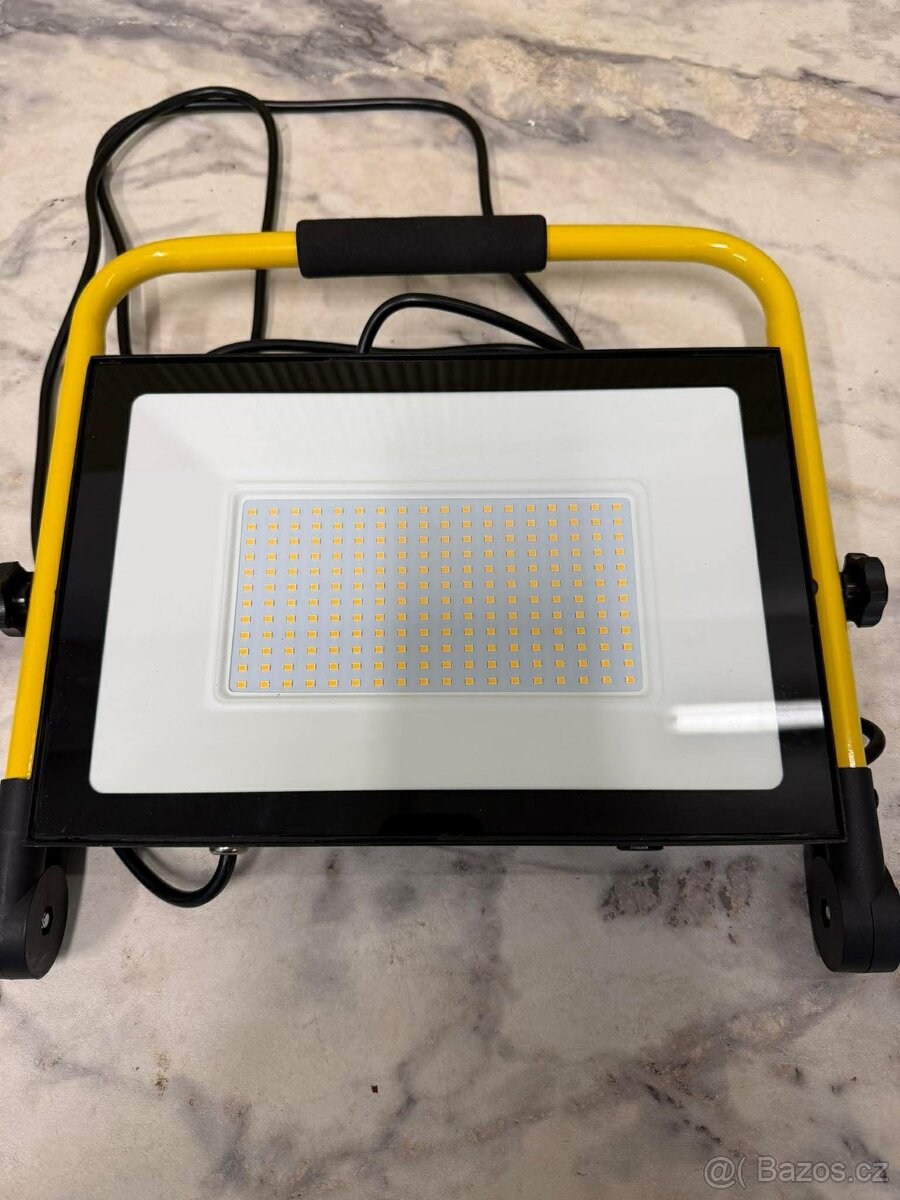 Profesionální LED pracovní reflektor (370)