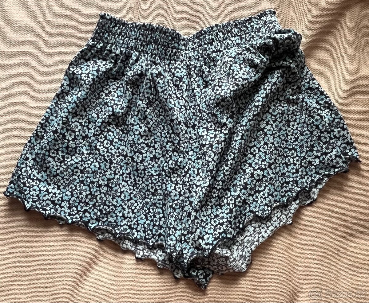 Dívčí kraťasy HM.