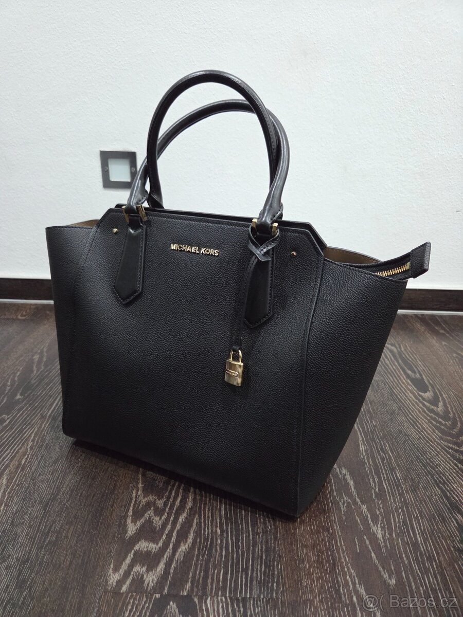 Cerna kozena kabelka Michael Kors