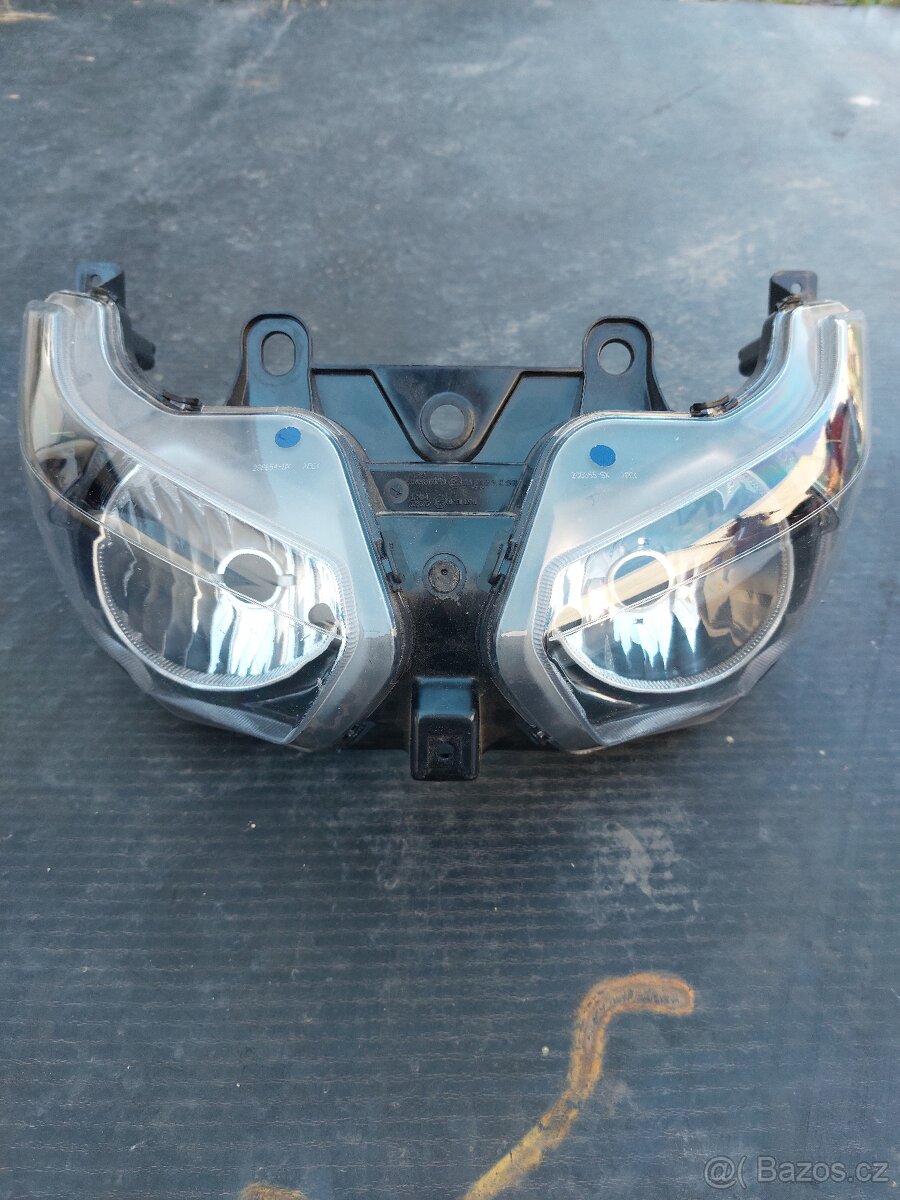 Přední Světlomet Yamaha X-Max 125 250 400 2014-17