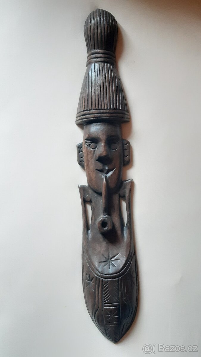 Dřevěná vyřezávaná dekorativní africká figura