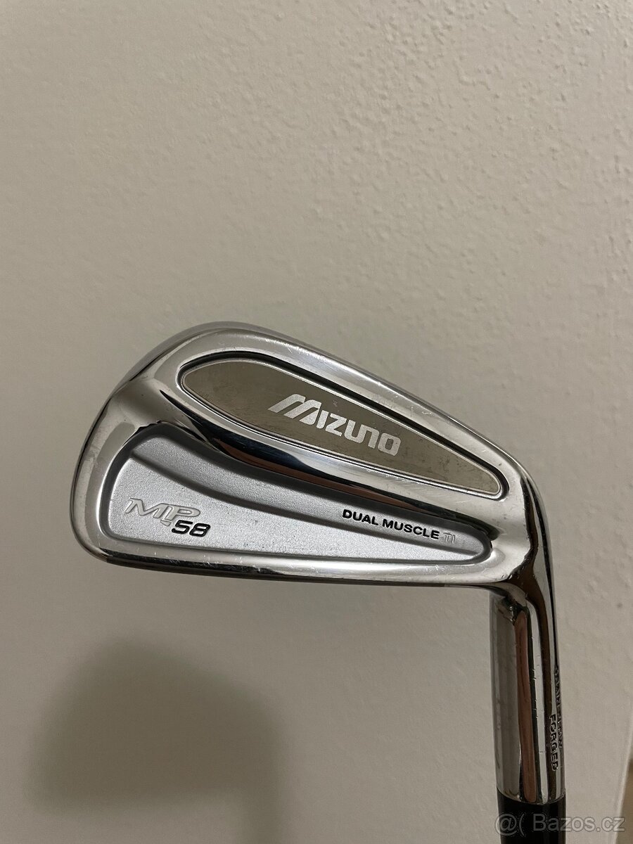 MIZUNO golfové hole v bagu Nike
