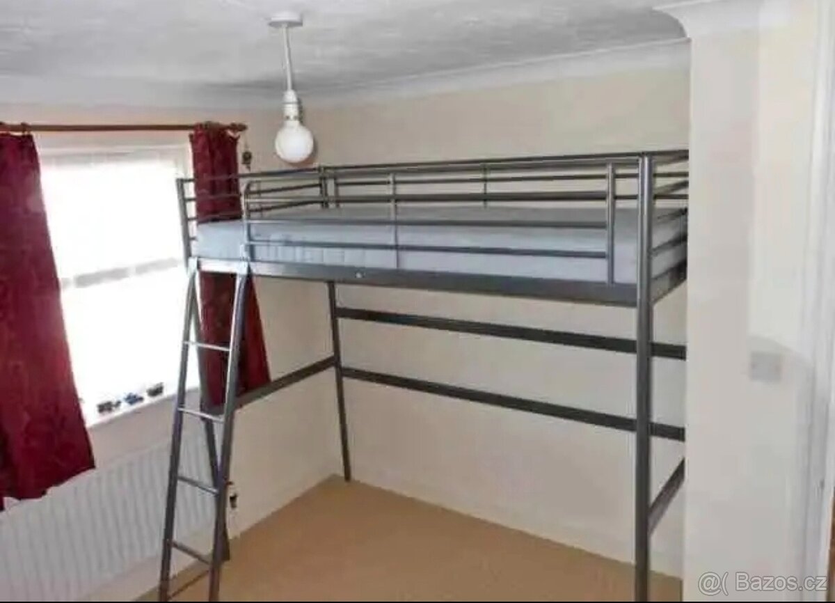 Vyvýšená patrová postel kovová IKEA SVARTA.