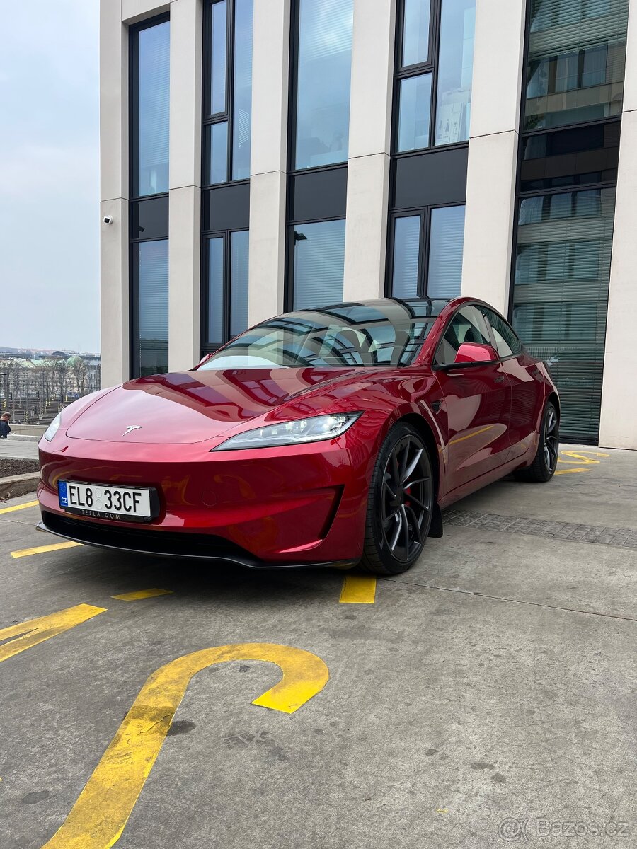 Tesla Model 3 PERFORMANCE 06/2024 Super Red