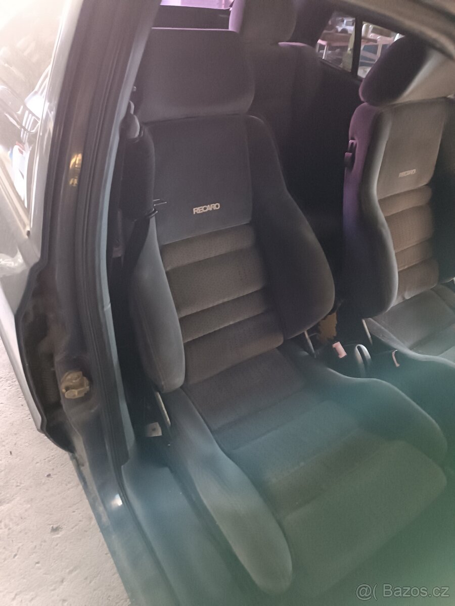 Sedačky Recaro