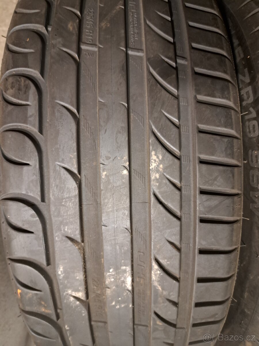225/45/19