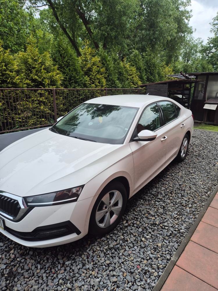 Škoda octavia 2tdi Style bíla barva