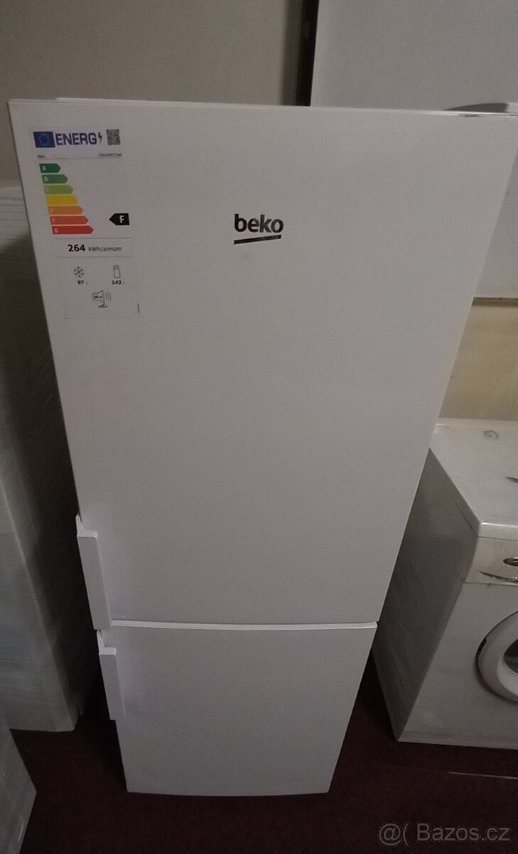 Lednička s mrazákem Beko.