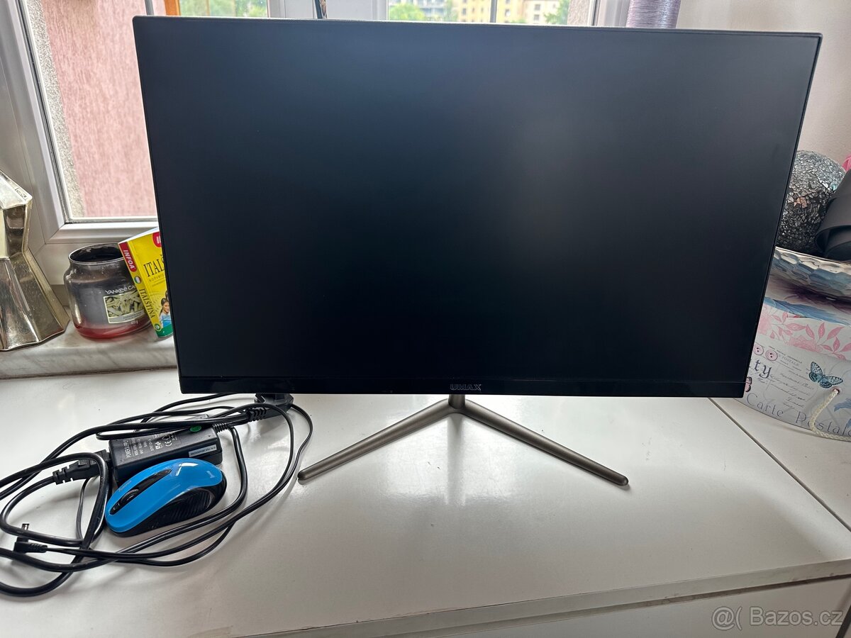 Umax All-in-One počítač/monitor s 23,8" IPS Full HD