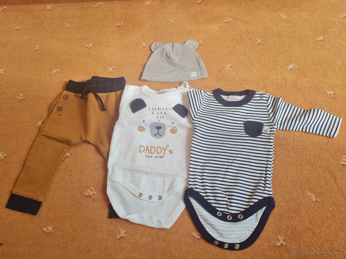 Set tepláčky+body+čepice