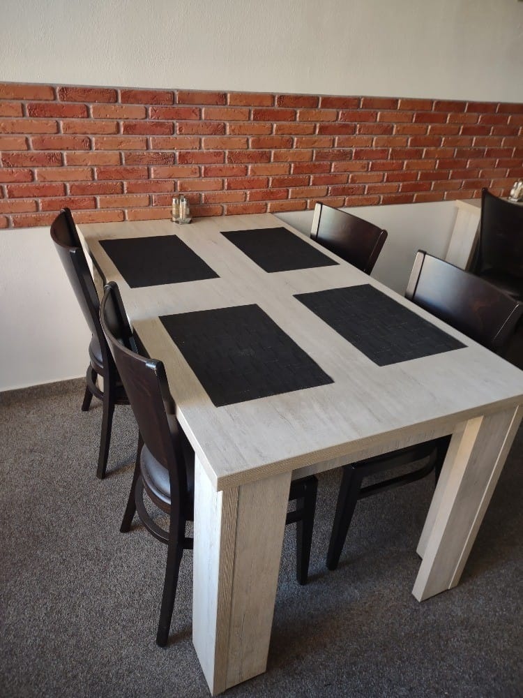 3x jídelní stůl (bez židlí) 85x150