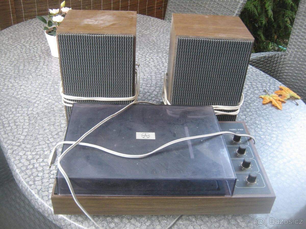 Prodám gramofon Tesla NZC 710 s originál reproduktory.