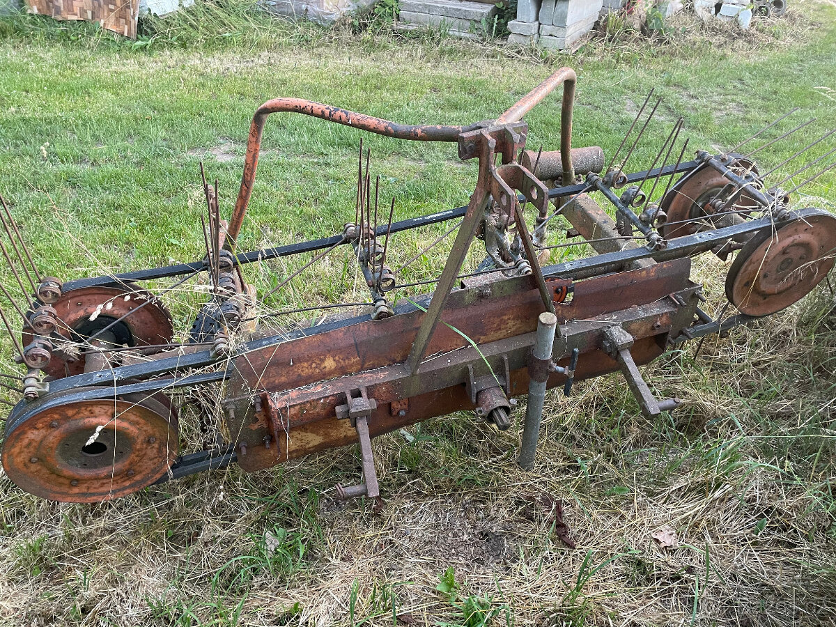 Obraceč a shrnovač Ton