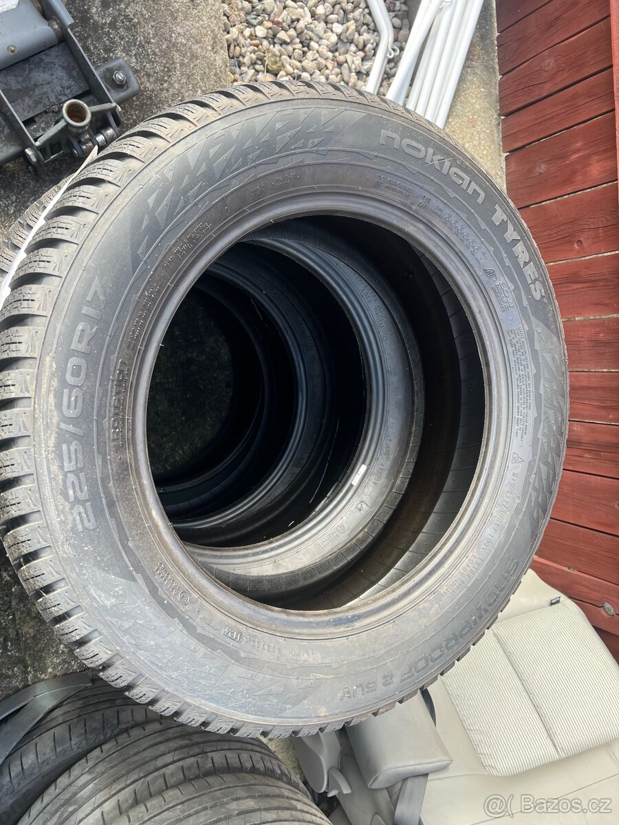225/60 R17 Nokian zimní NOVÉ