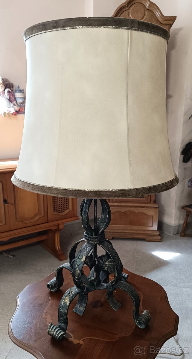 Rustikální stolní lampa s kováním. TOP