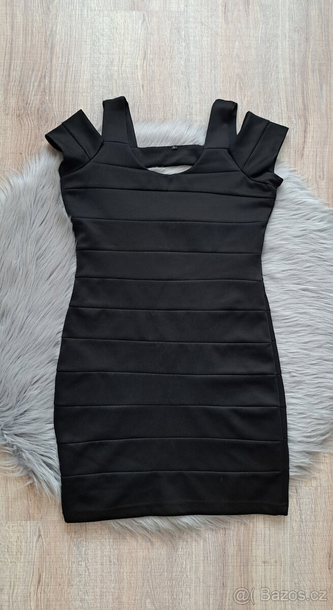 Společenské černé šaty