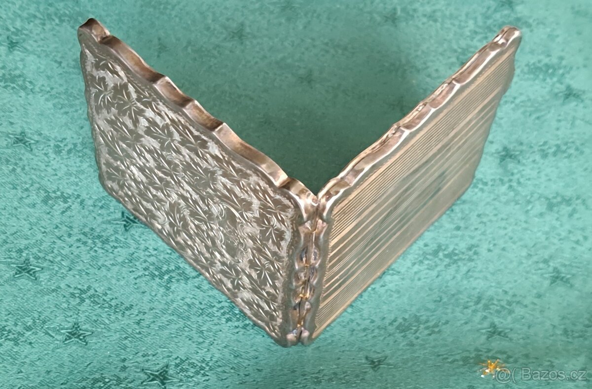 Starožitná stříbrná pudřenka