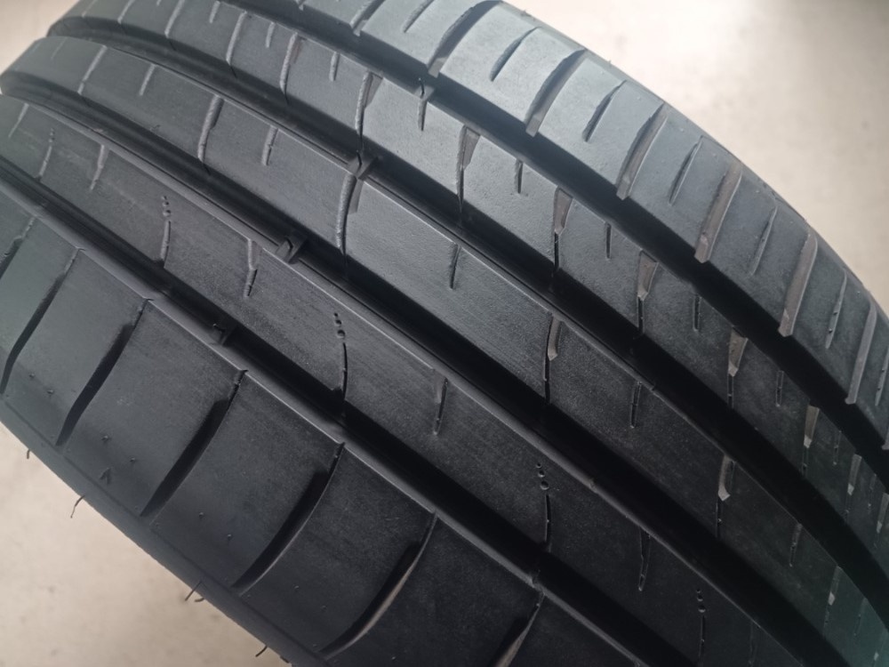 225/35 R19 TOURADOR (1022)