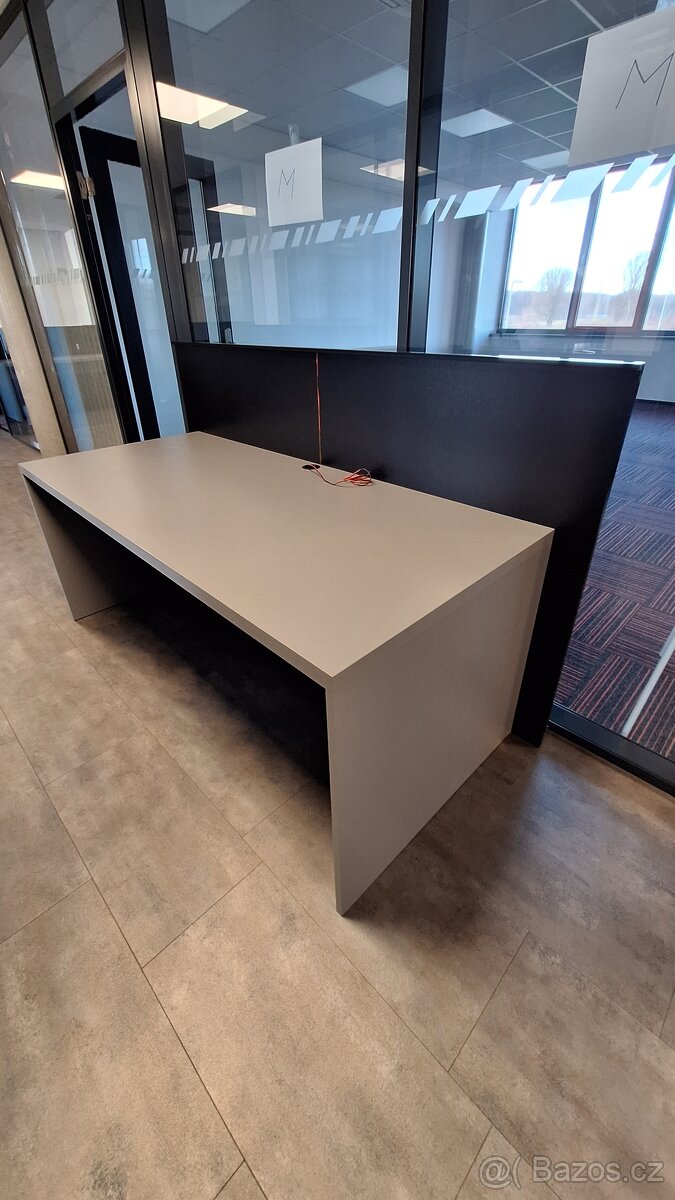 Prodám kancelářské stoly
