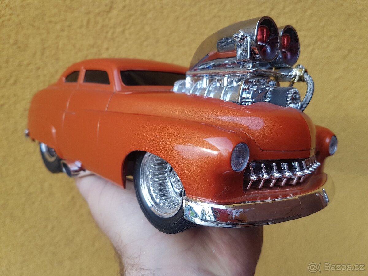 model 1:18 Ford od Muscle Machines