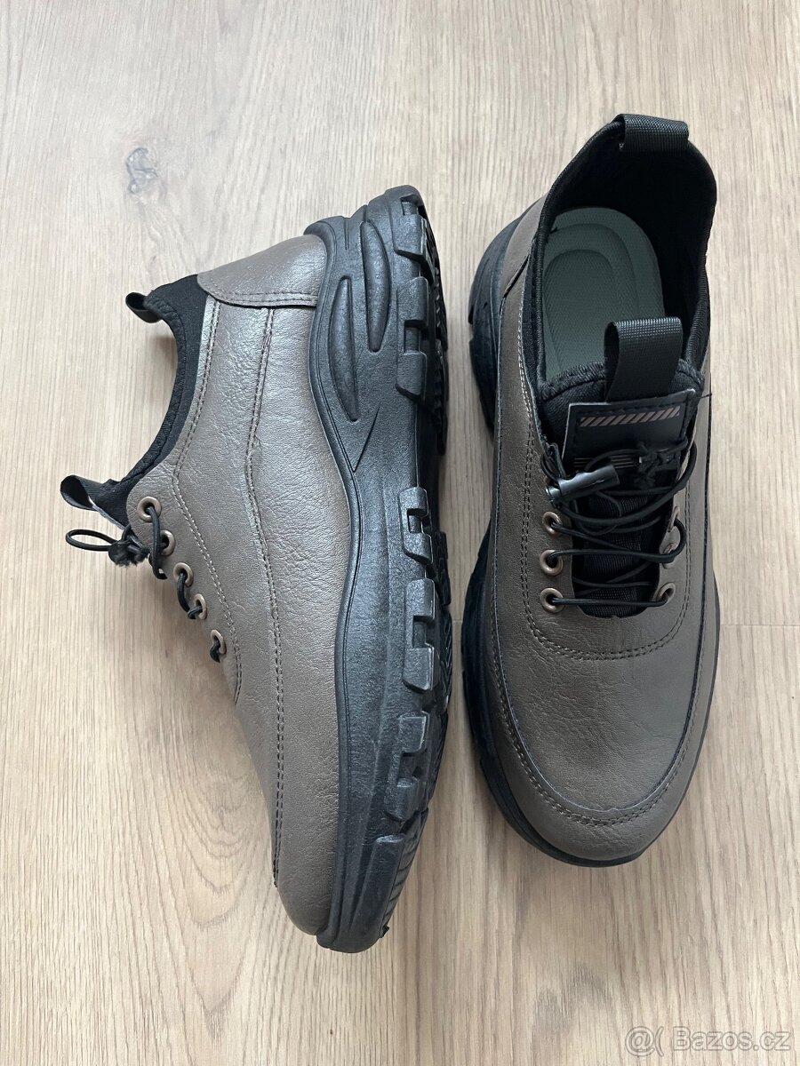 Nové panské hnědé polobotky JYX vel.42