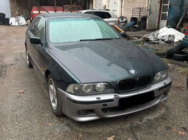 BMW E39 528i
