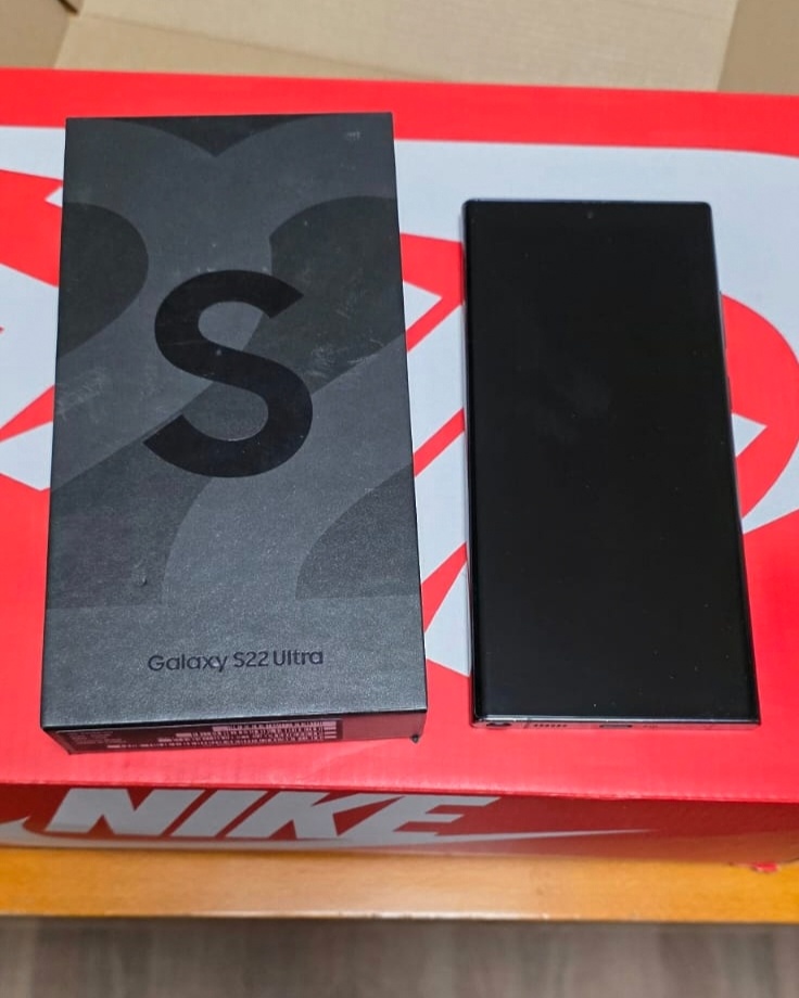 Samsung Galaxy S 22 ultra 256 GB - černý, velmi dobrý stav