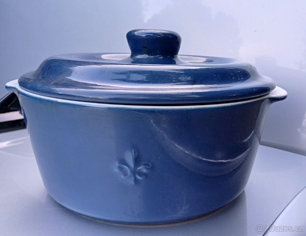 Keramický hrnec s poklicí