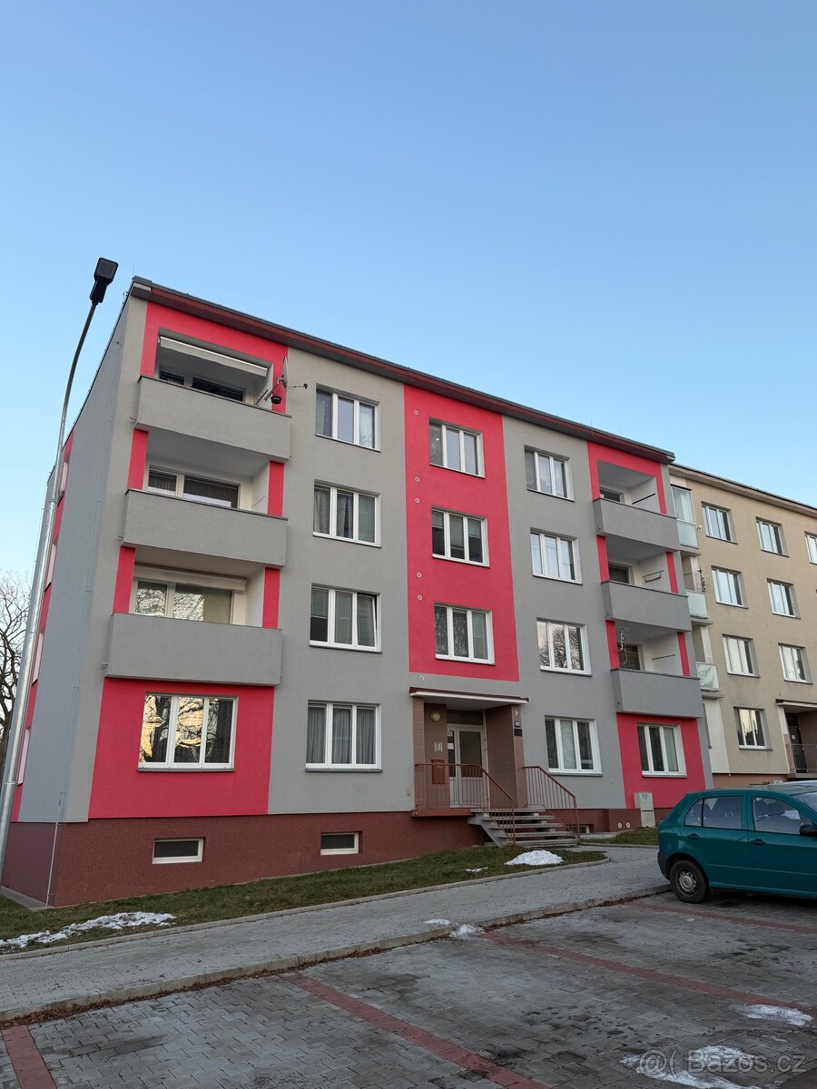 PRONÁJEM BYTU 2+1, 60 m2 s balkonem