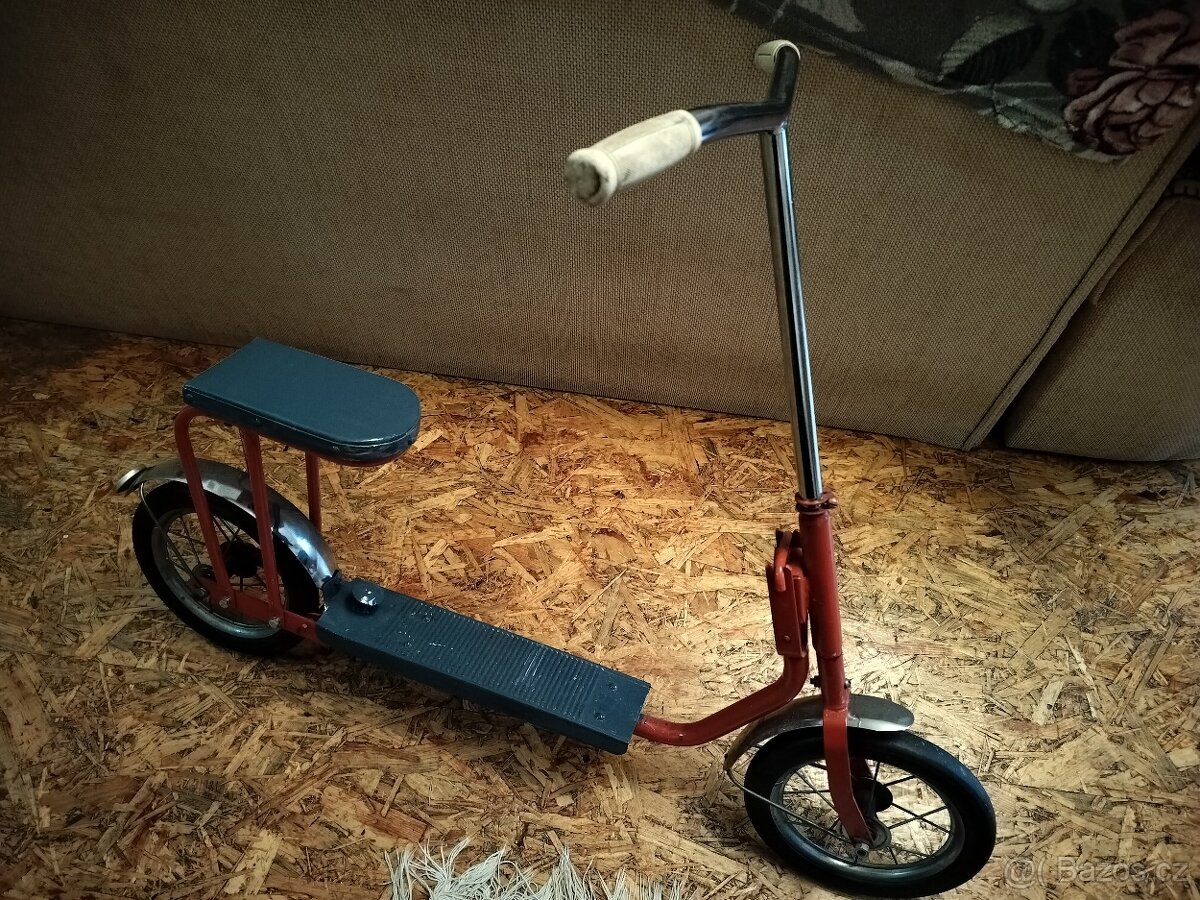 Dětská retro koloběžka