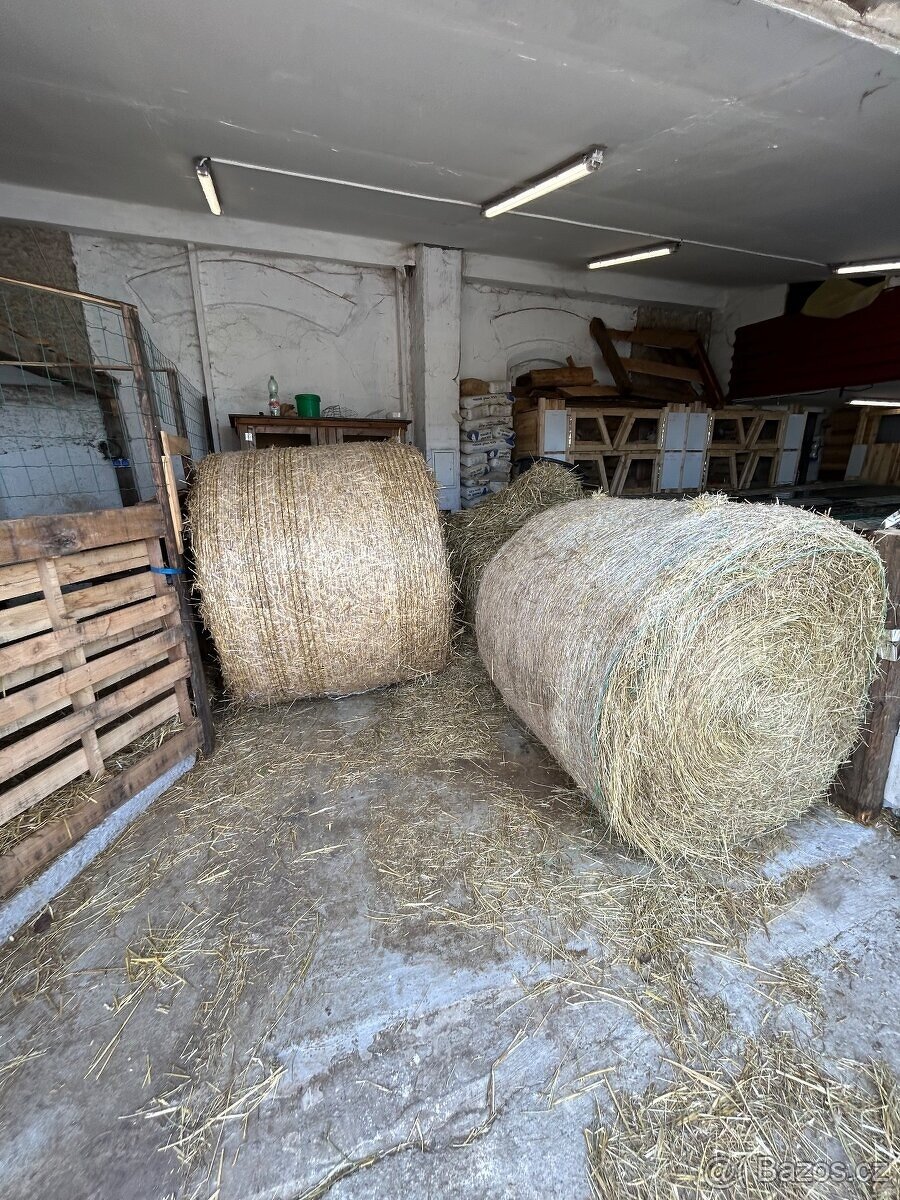 Velke balíky slamy