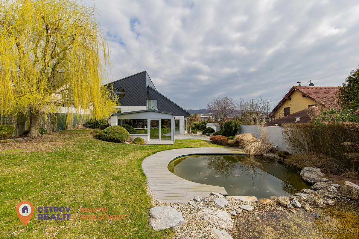 Prodej, rodinný dům s wellness, jezírkem, pozemek 1034 m2, Š