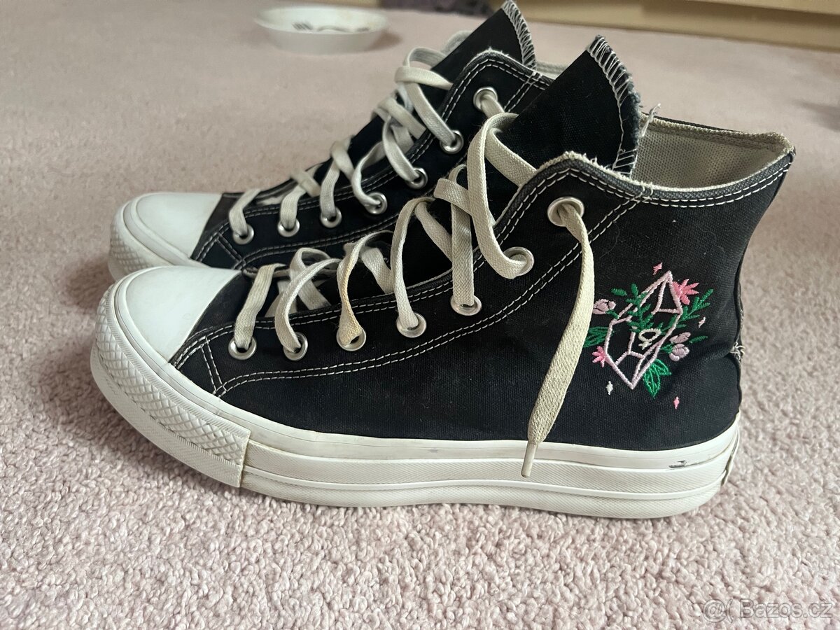 Černé tenisky značky CONVERSE