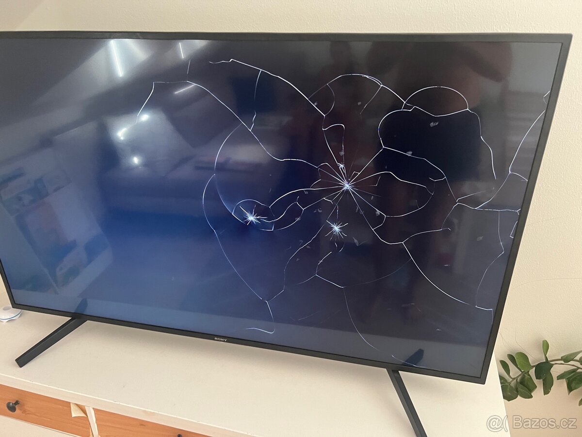 Rozbitá LCD televize