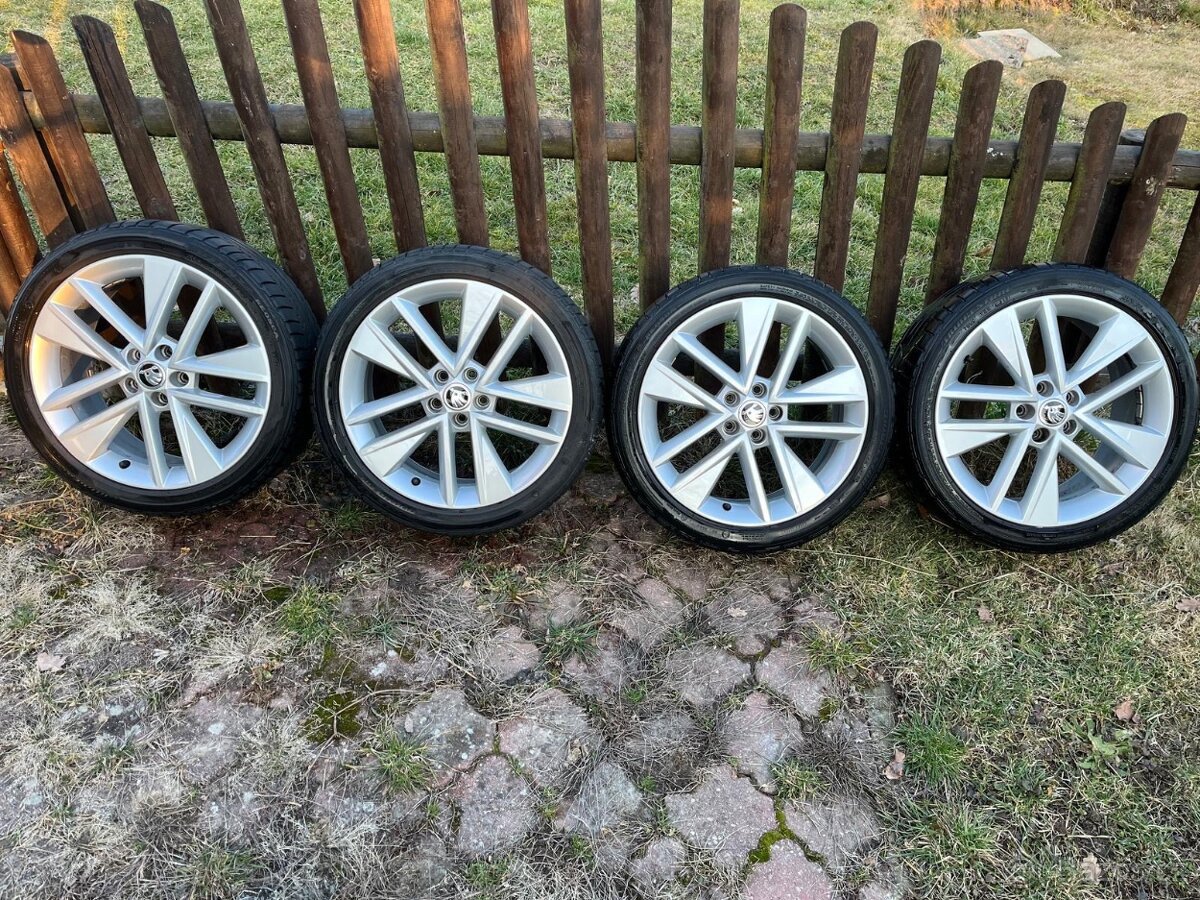 Škoda Fabia,Rapid orig letni sada Cluber 215/40-17 TOP
