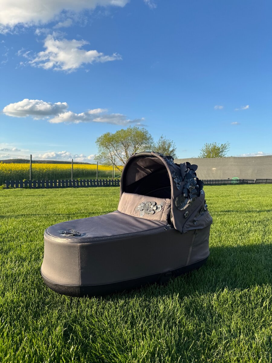 Cybex Priam Lux Flowers Grey - Dark Grey