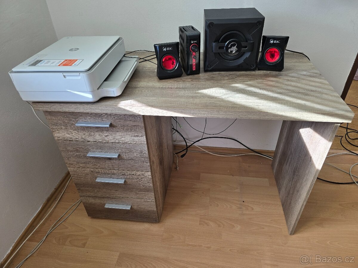 Pc stůl